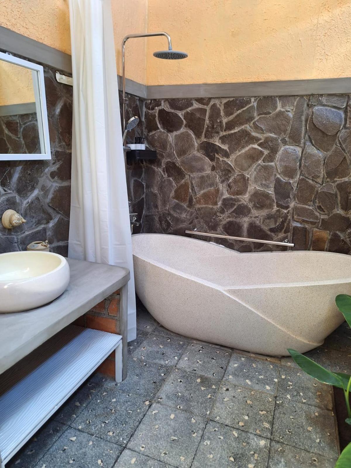 Inn House Homestay Dadapan Exterior photo